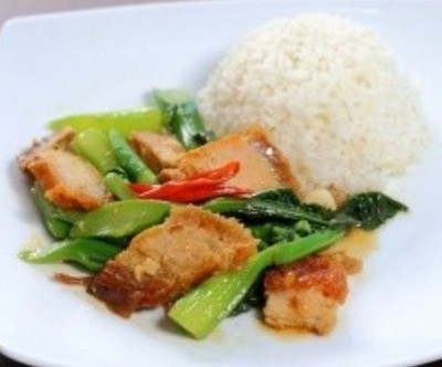 ข้าวคะน้าหมูกรอบ