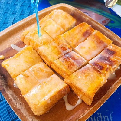 ขนมปังปิ้ง เนยนม คู่ละ