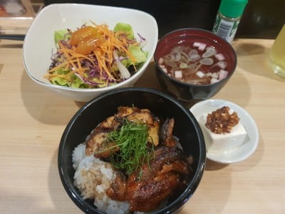 เซ็ทข้าวหน้าปลาไหลเล็ก