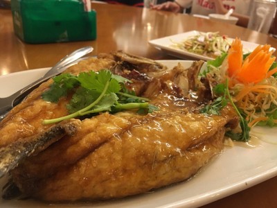 ปลากะพงทอดราดน้ำปลา