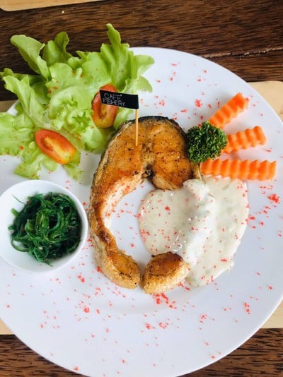 สเต๊กปลาแซลมอน ซีฟู้ดซอส