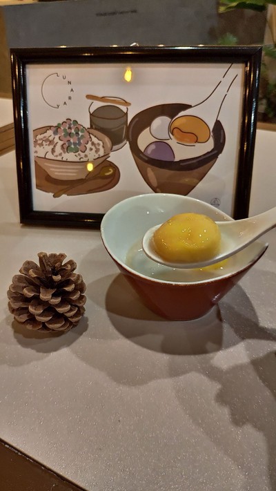 บัวลอยไข่เค็ม