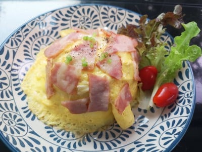 ข้าวผัดกระเทียมไข่ข้นเบค่อน ข้าวผัดกระเทียมไข่ข้นเบค่อน