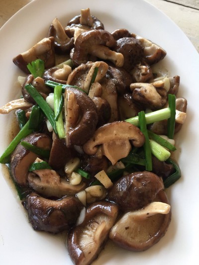 ผัดเห็ดหอมสด