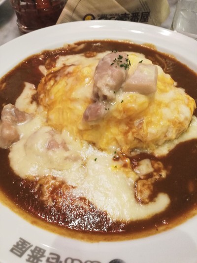 ข้าวแกงกะหรี่หน้าไข่ครีมไก่