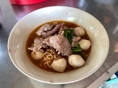 ก๋วยเตี๋ยวหมูย่างต้มยำ