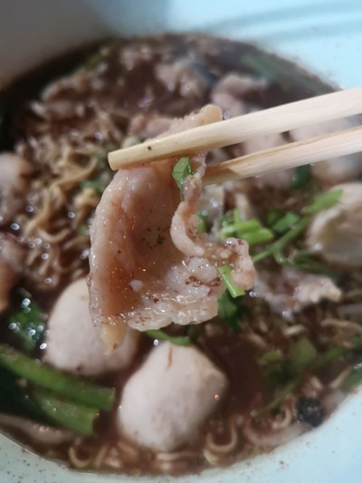 มาม่าหมูน้ำตกพิเศษ