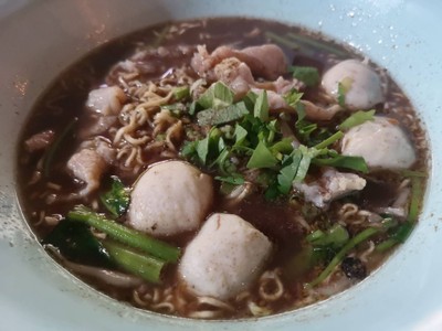 มาม่าหมูน้ำตกพิเศษ