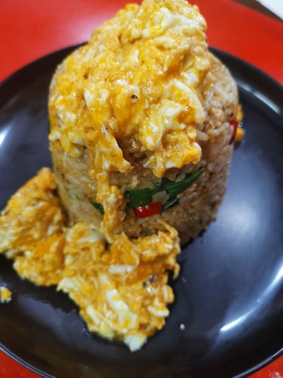 ขัาวคลุกกระเพราหมู*ไข่ข้น