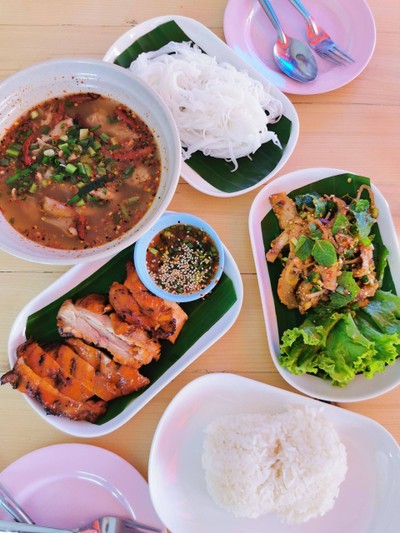 อาหาร หรือ เครื่องดื่ม