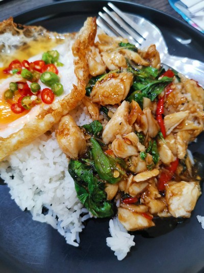 เนื้อปูผัดกระเพรา (ราดข้าว)