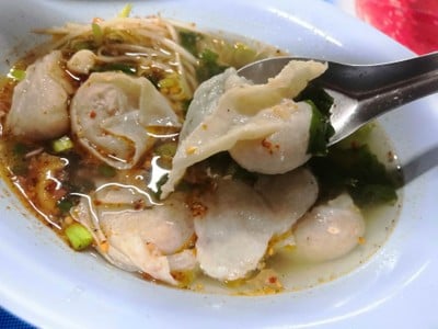 เกาเหลาเกี๊ยวน้ำต้มยำ