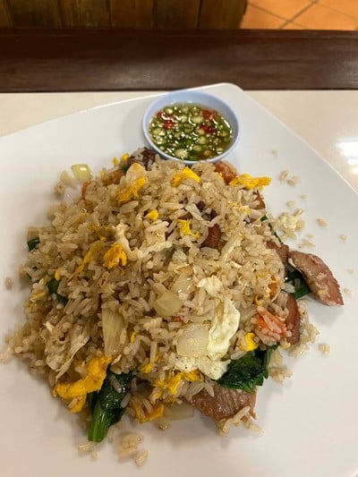 ข้าวผัดหมูย่าง