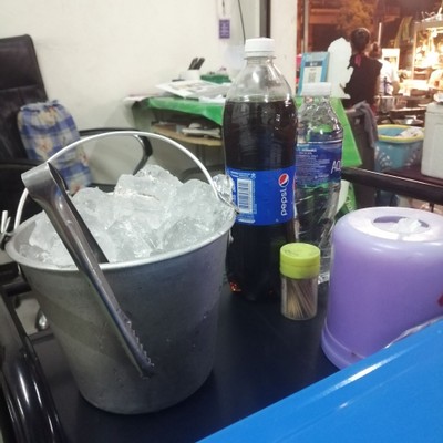 อาหาร หรือ เครื่องดื่ม
