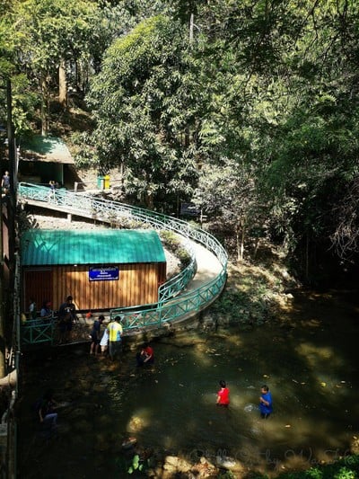 มีทางลงสำหรับผู้ใช้รถเข็น