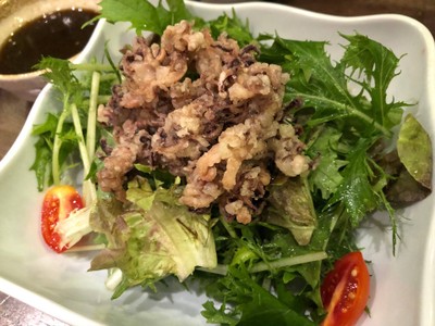 สลัดปลาหมึกทอด