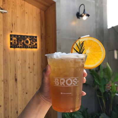 Bros Cafe Bowin, Sriracha