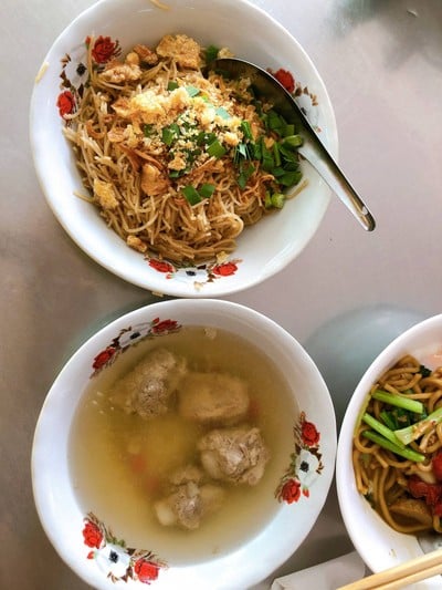 หมี่หุ้นกระดูกหมู