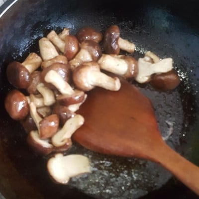 วิธีทำ เห็ดหอมทอดซีอิ๊ว