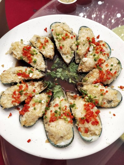 หอยแมลงภู่นิวซีแลนด์นึ่งกระเทียม