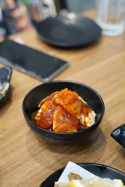 salmon bara spicy don