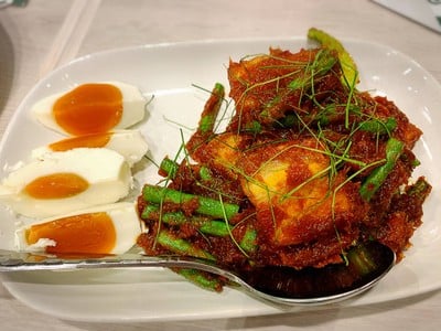 ผัดพริกขิงหมูกรอบ