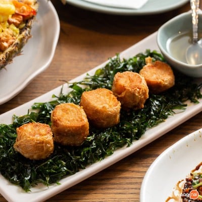 Charm Eatery and Bar สาธร