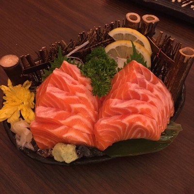 ปลาแซลม่อนซาชิมิ