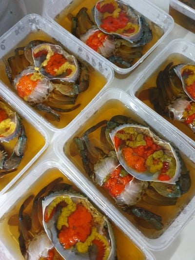 ปูไข่ดองไซส์(M 3 กล่อง กับกั้งดอง 1กล่อง
