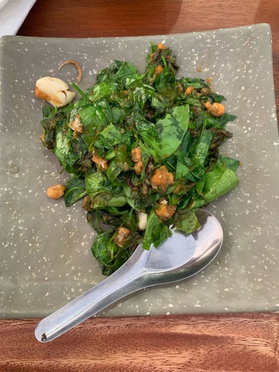 ใบเหรียงผัดไข่ปู