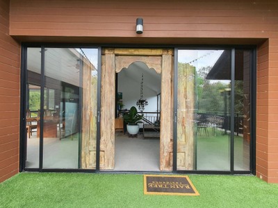 สระว่ายน้ำ/ชายหาด