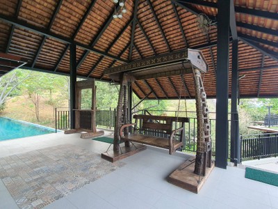 สระว่ายน้ำ/ชายหาด