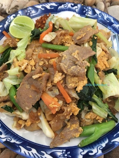 “ผัดซีอิ้วเส้นใหญ่”