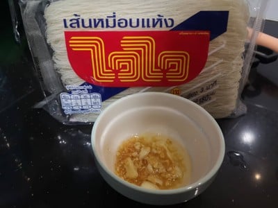 วิธีทำ เมี่ยงหมูสามชั้น น้ำจิ้มถั่วตัด