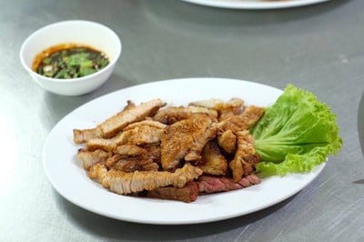 เมนูของร้าน เจ๊ก้อย ถนนเพชรบุรี