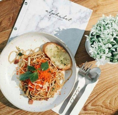 Alphabet Cafe & Bar (อัลฟาเบ็ท คาเฟ่ แอน บาร์) Alphabet Cafe & Bar (อัลฟาเบ็ท คาเฟ่ แอน บาร์)