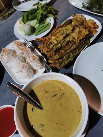 หมี่กะทิแกงปู