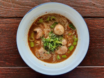 ก๋วยเตี๋ยวหมูน้ำตก(เส้นหมี่)