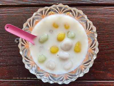 บัวลอยสามสี