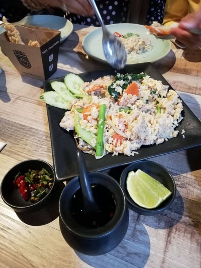 ข้าวผัดไก่ ($AUD 16 = 360 บาท)