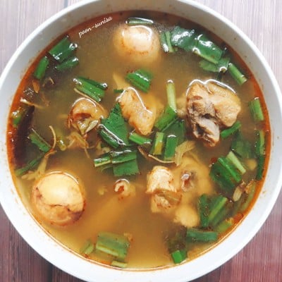 ต้มยำไก่ใบมะขามอ่อน