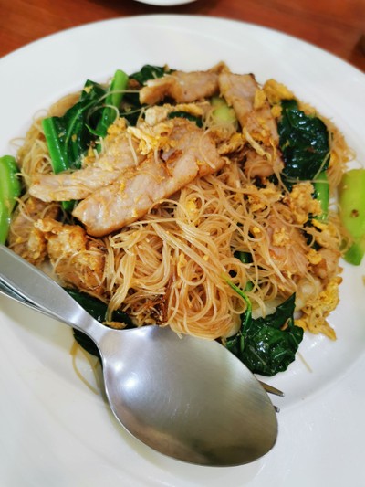หมี่ผัดซีอิ้วหมู