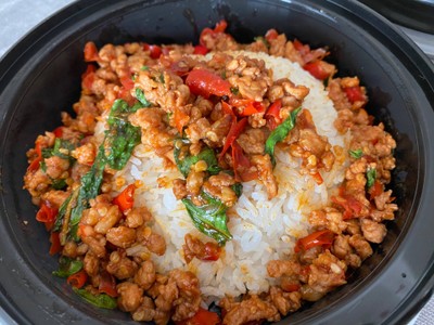 ข้าวคั่วกะเพราสวนหมูสับ
