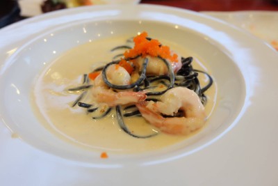 สปาเกตตี้เส้นดำไข่กุ้ง อบชีส