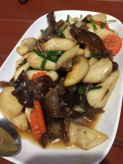 ผัดเห็ดสามอย่าง