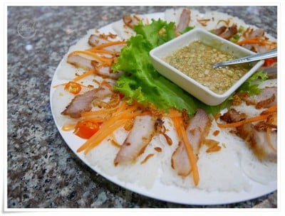 เส้นหมี่หมูย่าง