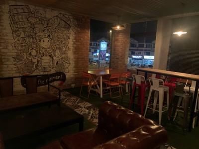 มีที่นั่งข้างบนด้วยนะ