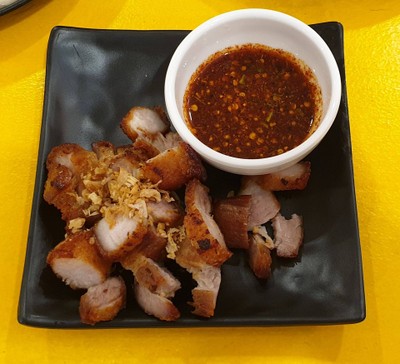 สามชั้นทอดน้ำปลา