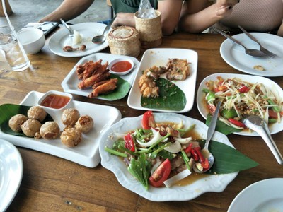 อาหาร หรือ เครื่องดื่ม