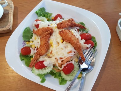 สลัดกุ้งกรอบ